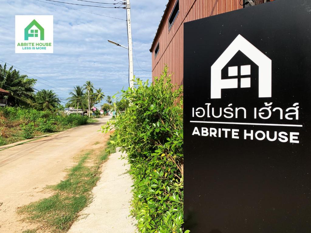 2 Tiny houses on Koh Lanta only 2 minutes walk to the beach photo 2
