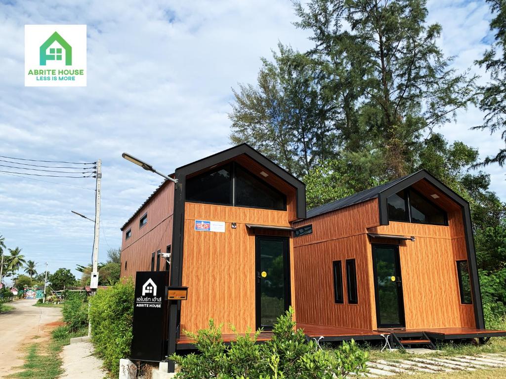 2 Tiny houses on Koh Lanta only 2 minutes walk to the beach photo 3