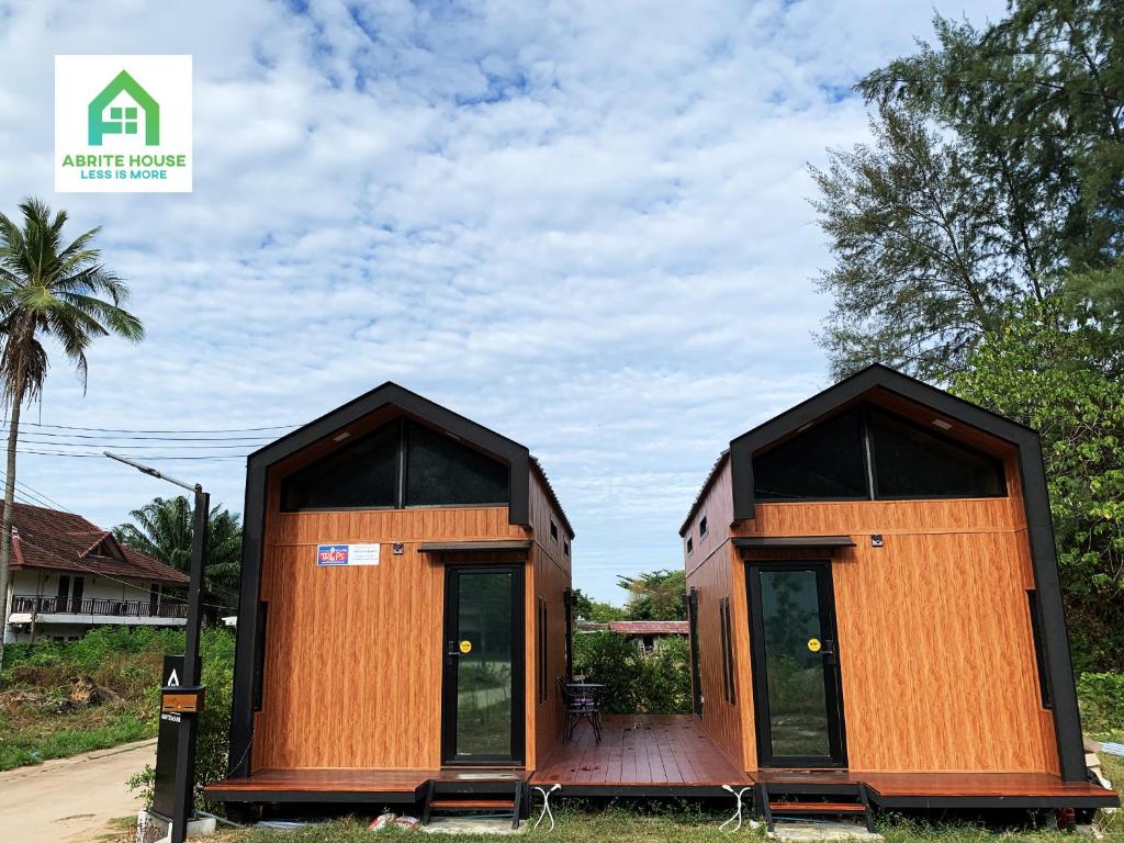 2 Tiny houses on Koh Lanta only 2 minutes walk to the beach photo 4