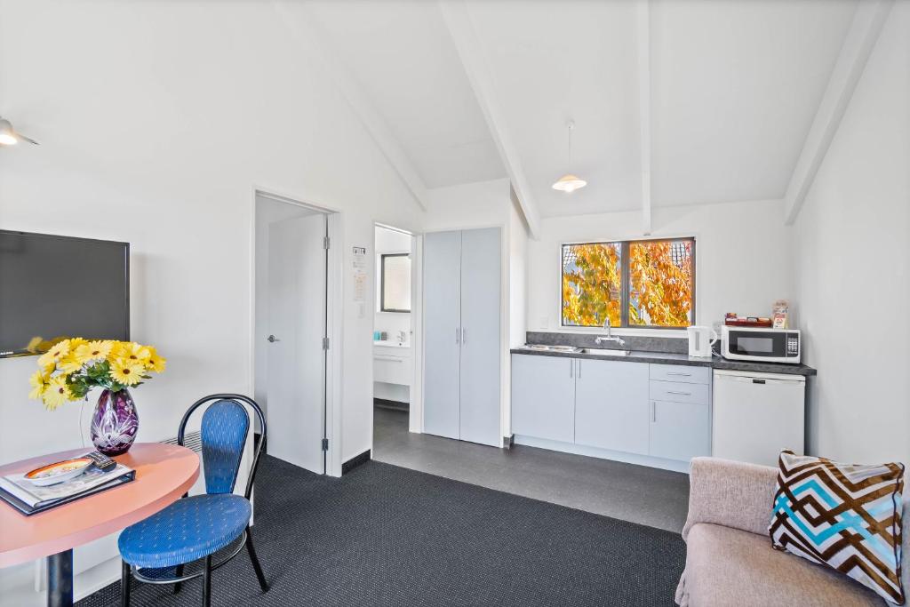 Ascot Vale Motor Lodge - Tap to explore photos