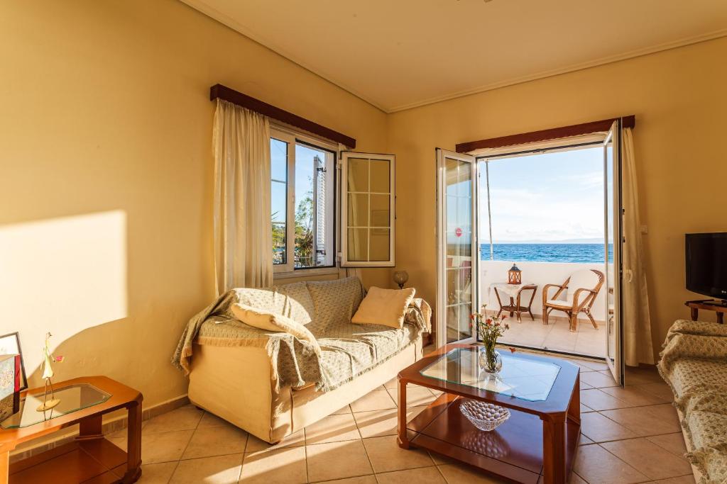 On the Beach - Akroyali Family Home photo 3