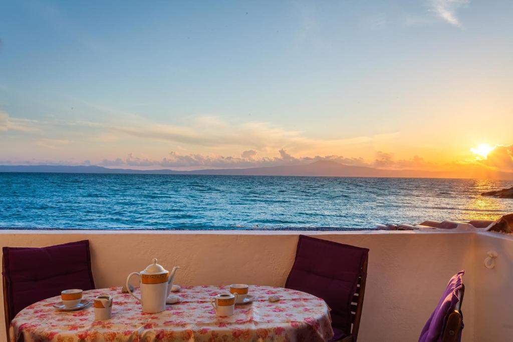 On the Beach - Akroyali Family Home photo 1