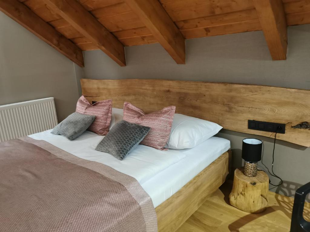 Koliba na vršku photo 3