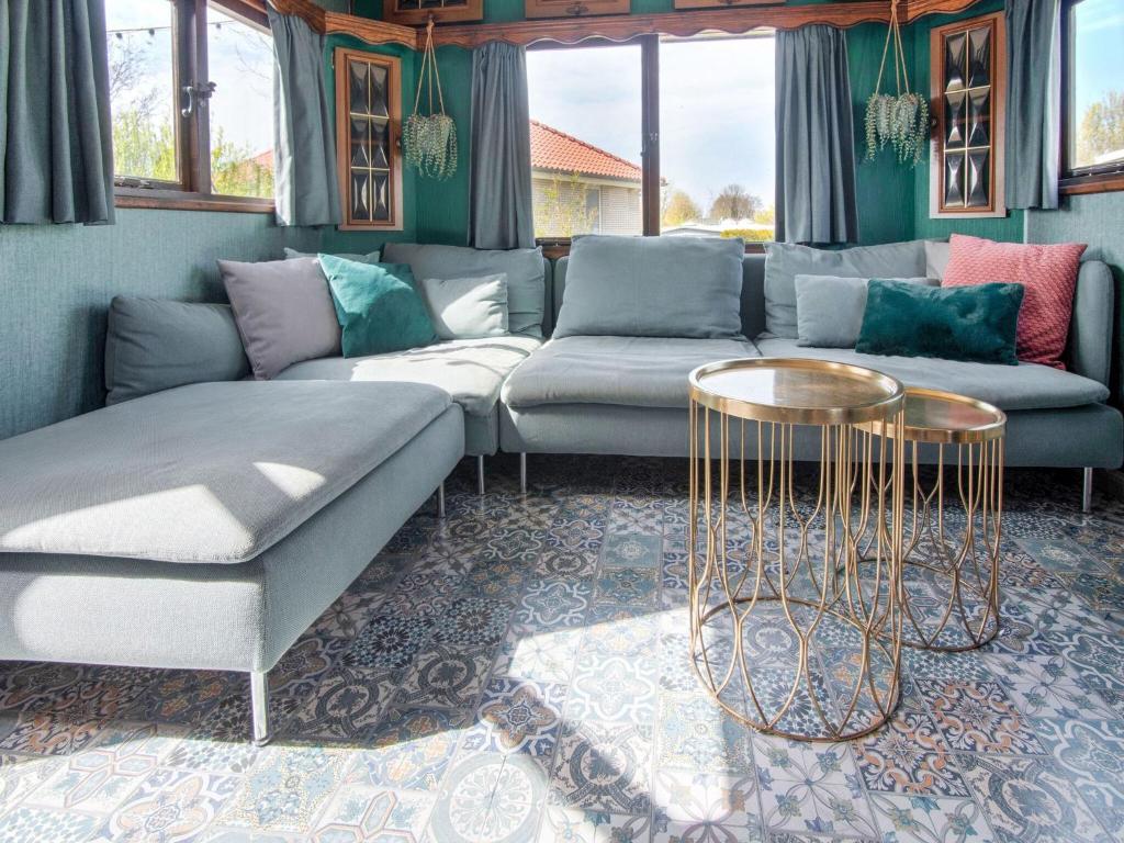 Ibiza style chalet in Brouwershaven with lounge terrace photo 2