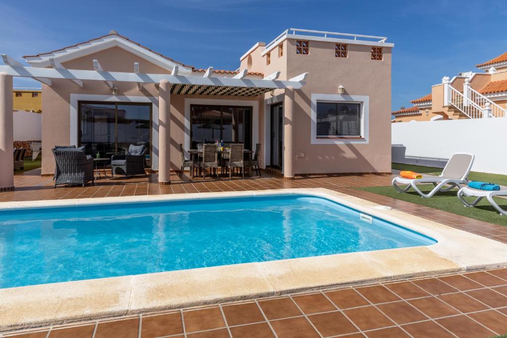 Villa with private pool, near beach and golf Caleta de Fuste- Villa Charlotte photo 4