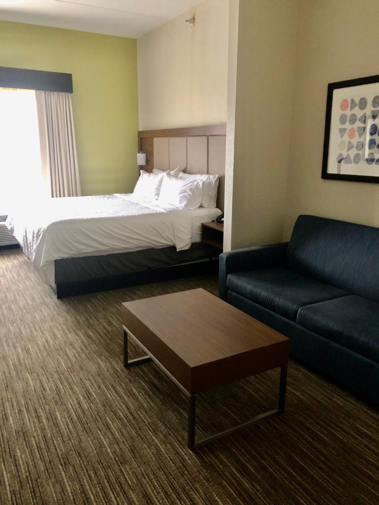 Holiday Inn Express & Suites Cedar Falls - Waterloo, an IHG Hotel photo 4