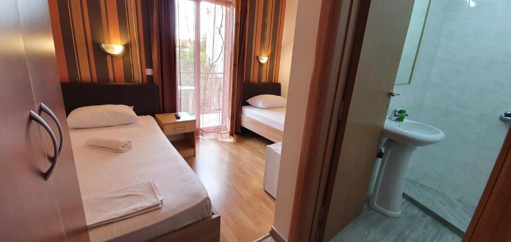 Двухместный (Двухместный номер с 2 отдельными кроватями и балконом), Guest House Damjana