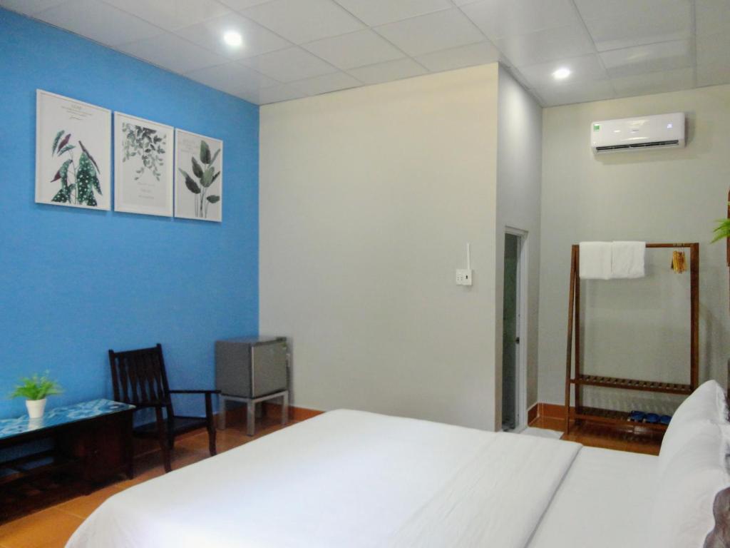 Eden House & Coffee Con Dao