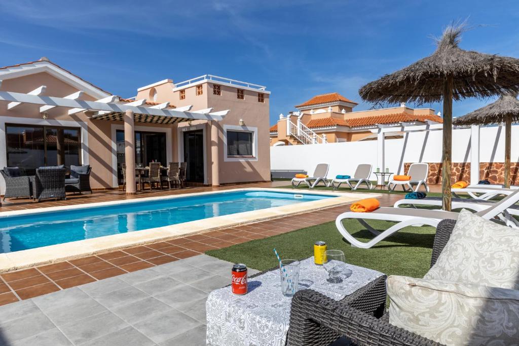 Villa with private pool, near beach and golf Caleta de Fuste- Villa Charlotte photo 2