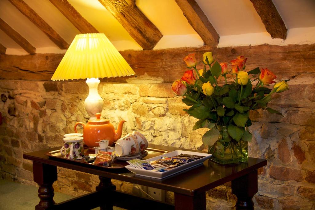 Colston Hall Farmhouse B&B - Tap to explore photos