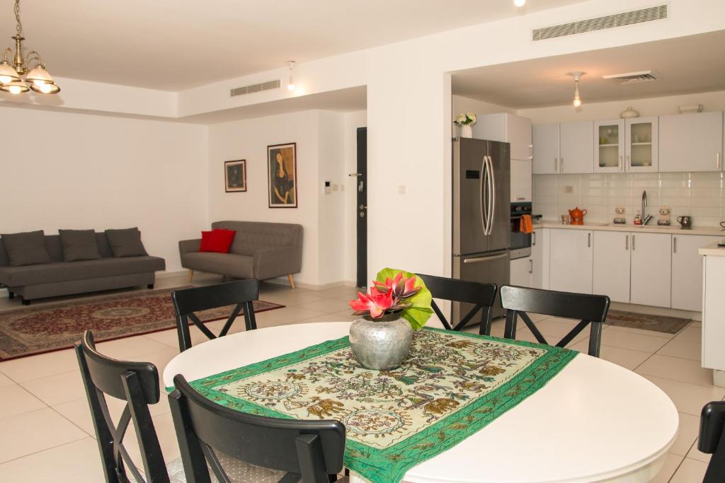 Luxurious Huge 5R in Jerusalem center photo 4