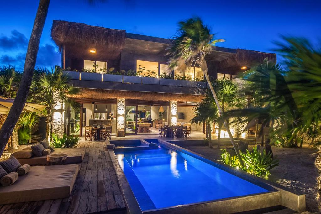 Beachfront Villa in Tankah Bay photo 2