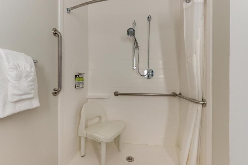Holiday Inn Express - Cincinnati North - Monroe, an IHG Hotel photo 2