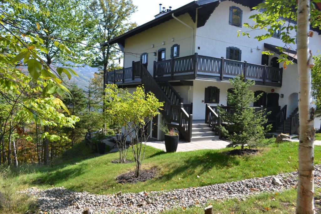 Stunning Condo - View on Lake Tremblant & Mountain photo 3