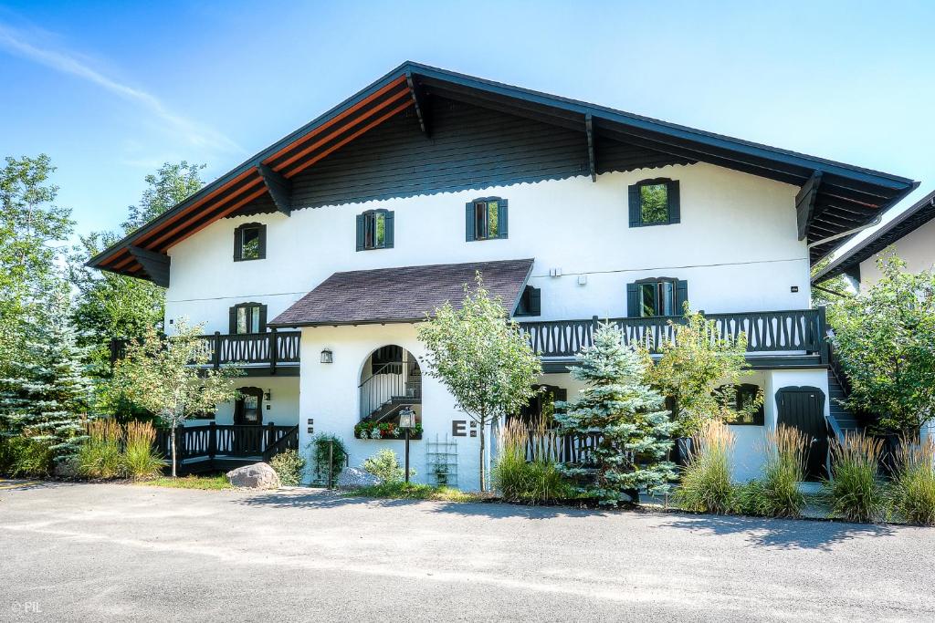 Stunning Condo - View on Lake Tremblant & Mountain photo 2