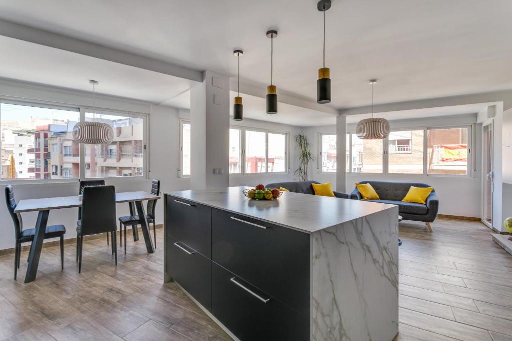 Luxury apartment city center photo 3