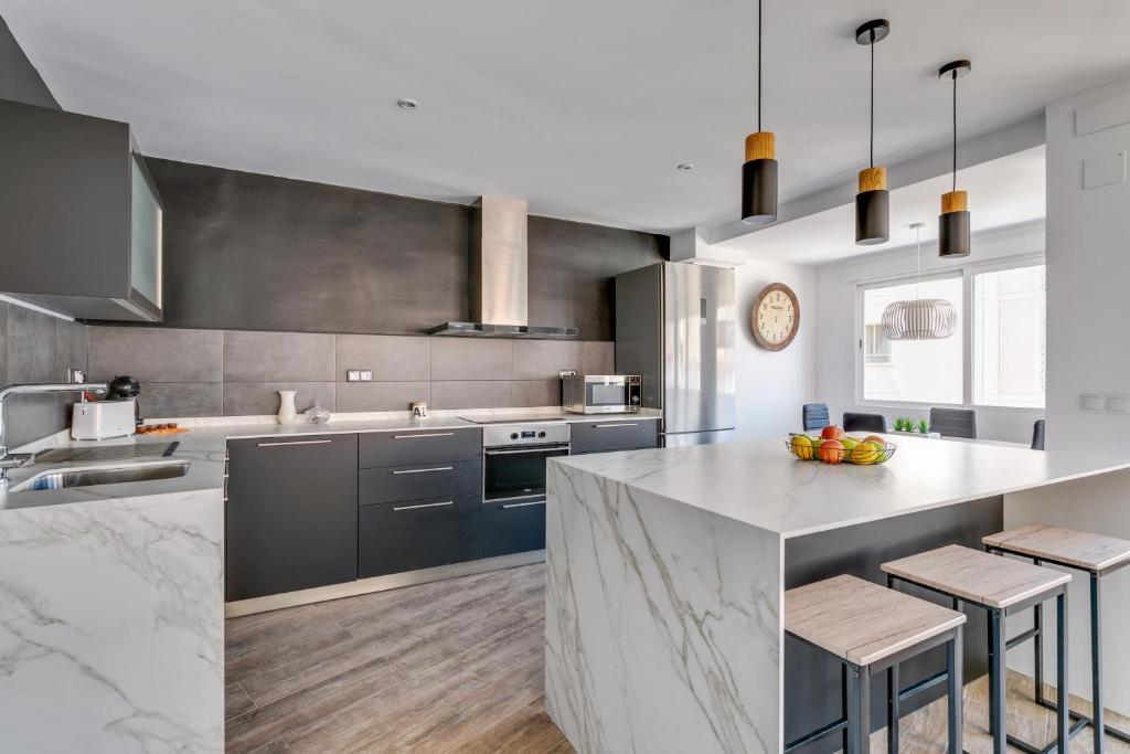 Luxury apartment city center photo 4