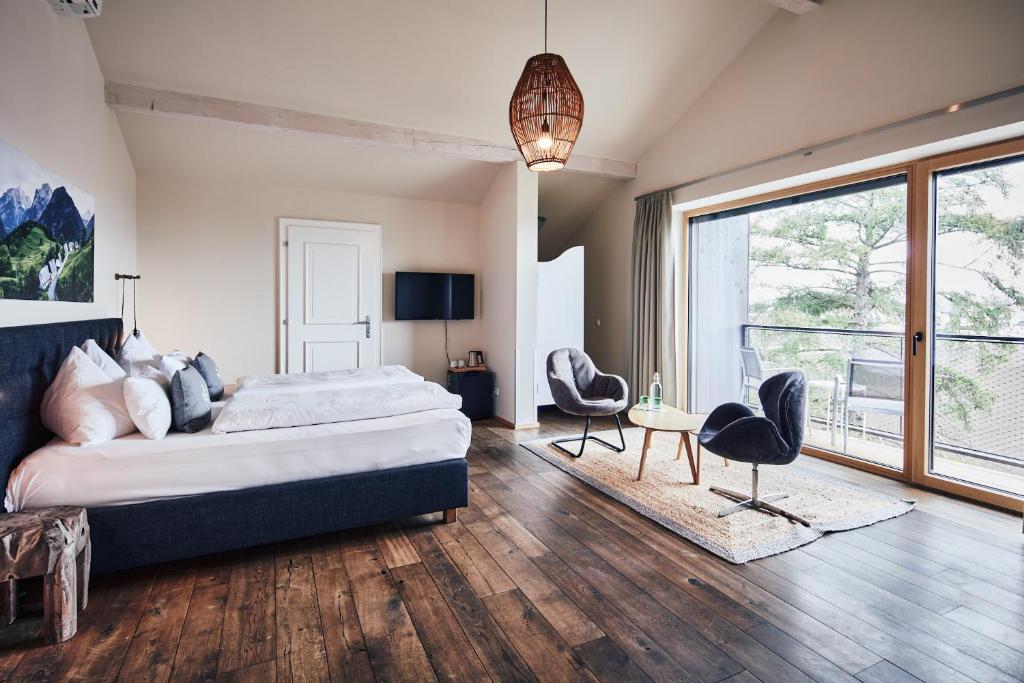 Семейный (Улучшенный семейный номер), Hotel Gerl