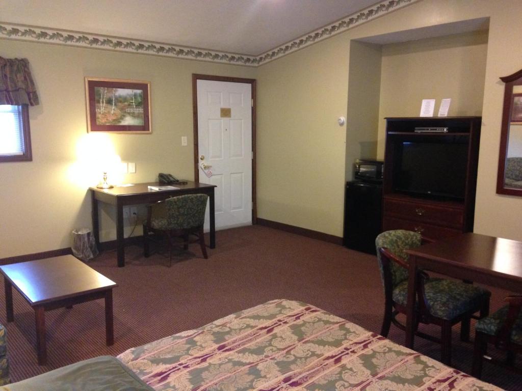 Fred's Inn image