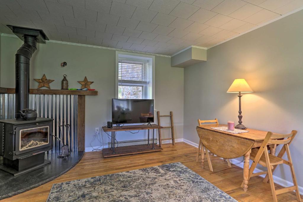 Idyllic Hellertown Cottage with Patio and Fire Pit! photo 3