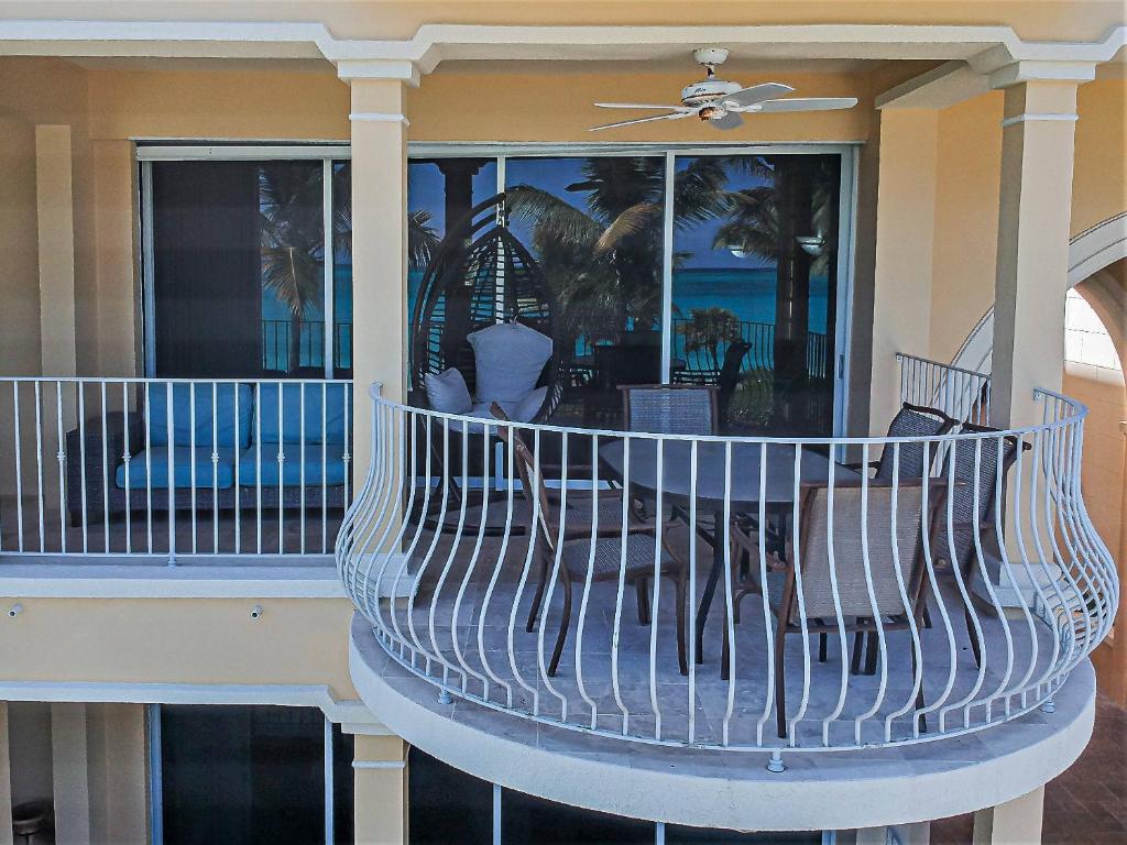 Villa Renaissance Unit 205 Grace Bay Beach photo 2