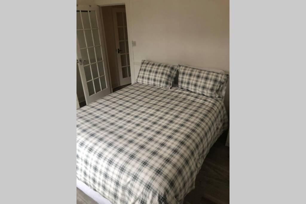 One bedroom Flat on the banks of Loch Lomond photo 1