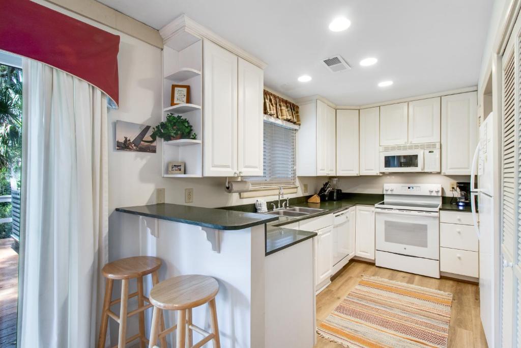 460 Oceanwoods Cottage photo 1