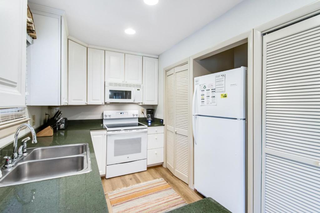 460 Oceanwoods Cottage photo 3