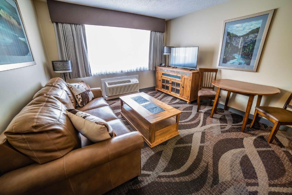 Prestige Hudson Bay Lodge & Conference Centre, WorldHotels Crafted Collection photo 1