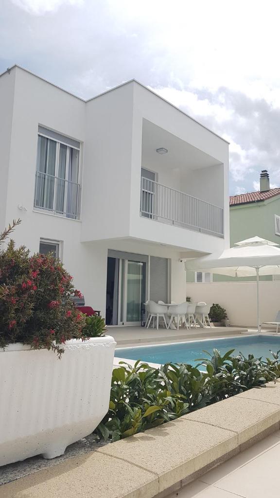 Luxury Villa Teuta with Heated Pool photo 2