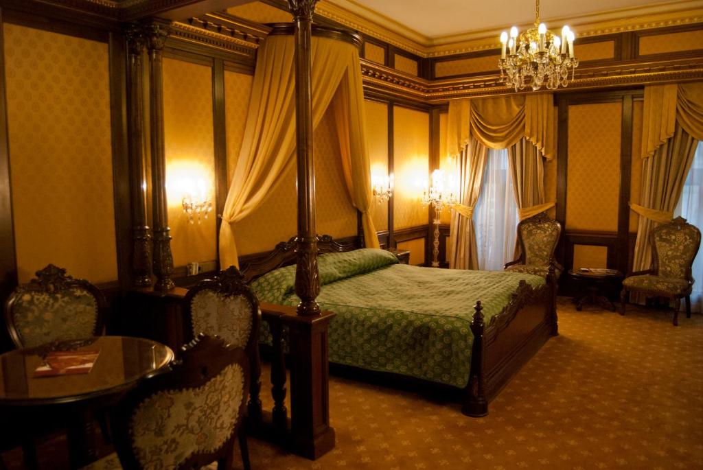 Сьюит (Полулюкс), Hotel Casa Capsa