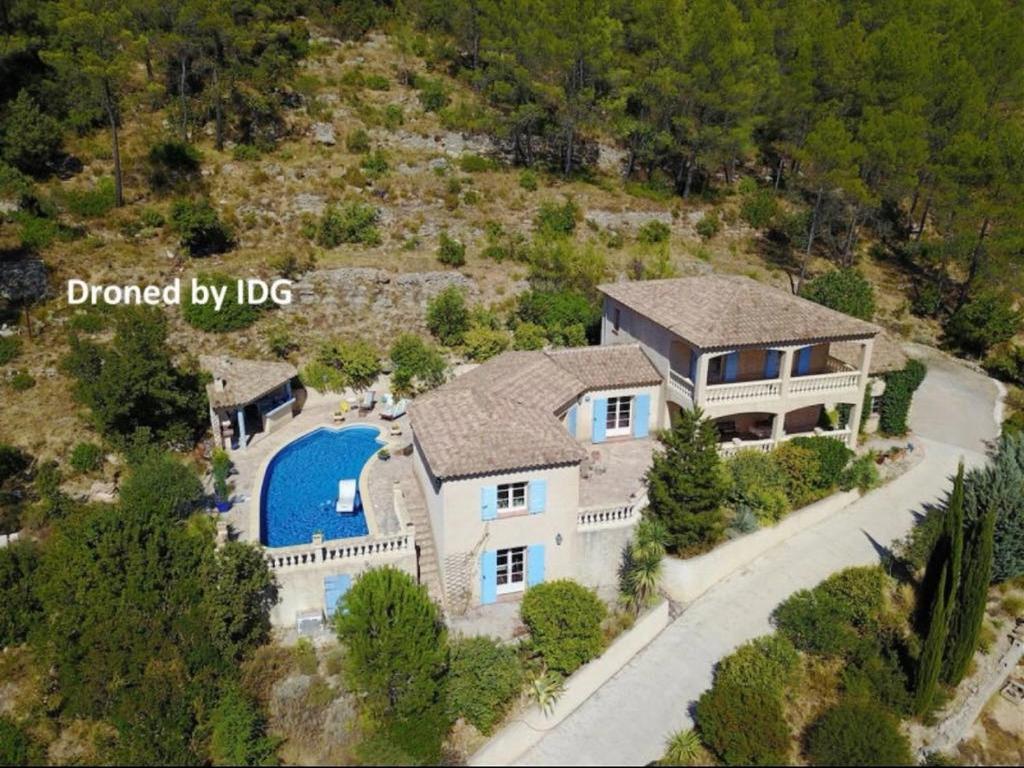 Villa Tiki photo 1