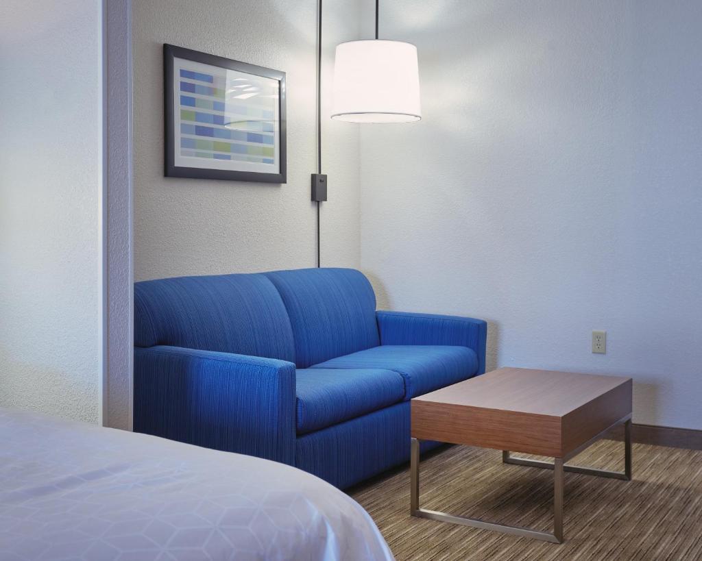 Holiday Inn Express Hotel and Suites Akron South-Airport Area, an IHG Hotel photo 4