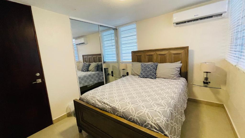 Nice apt with patio & Laundry. Pet friendly photo 2