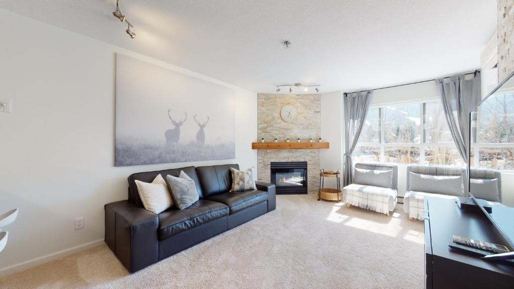 Beautiful Marketplace Condo with Mountain Views photo 1