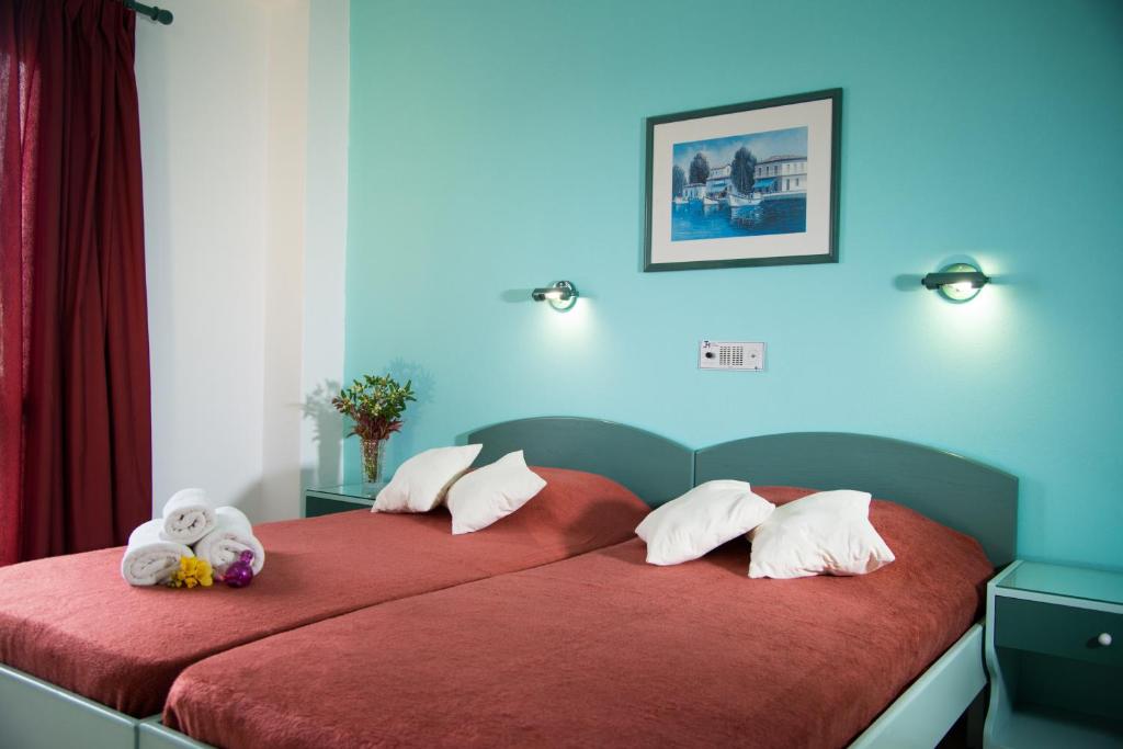 Theoni Apartments photo 3