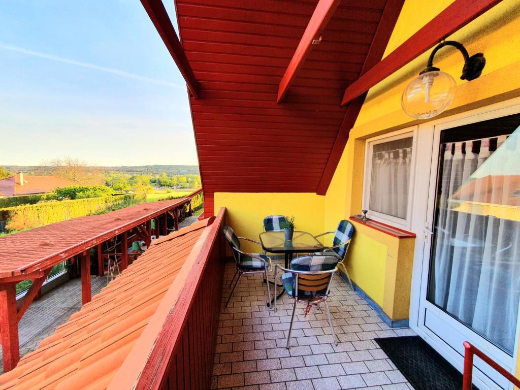 Семейный (Семейный номер с террасой), Nemes Apartmanház