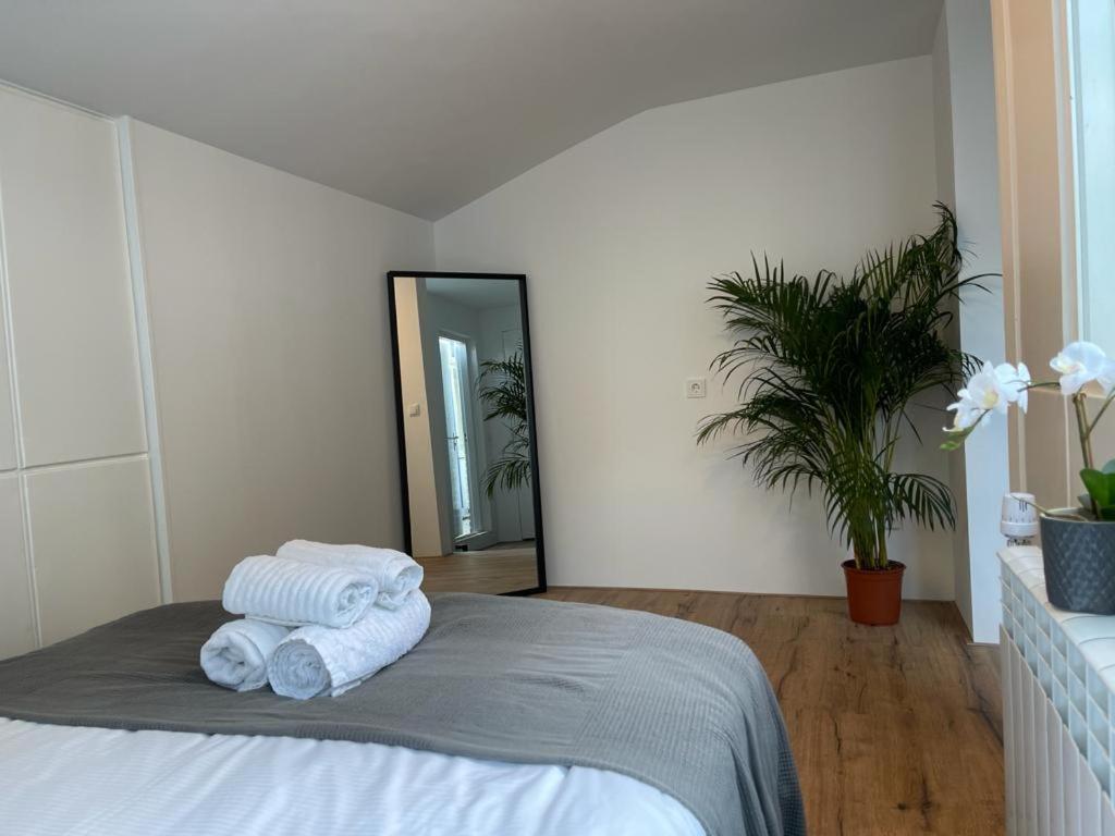 New Delft Garden View Prins Room delta photo 2
