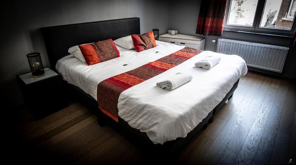 L'Inattendu sur la Croisette Dinant Centre Room Type - Superior Family Room