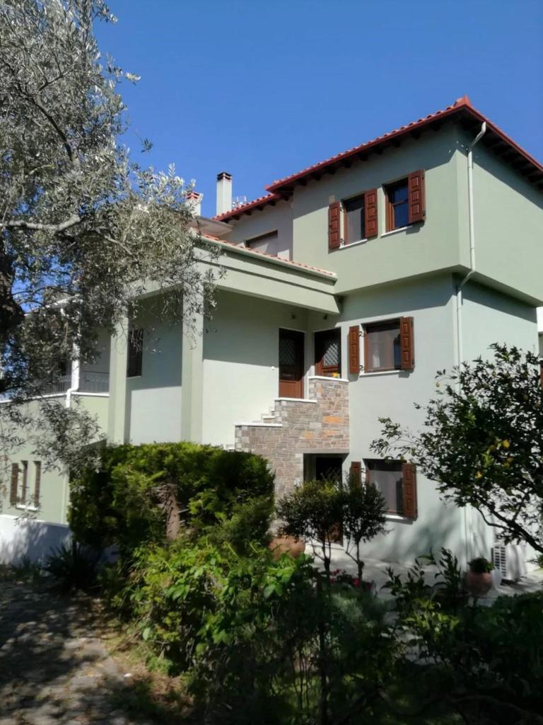 Almira Kalamos photo 1