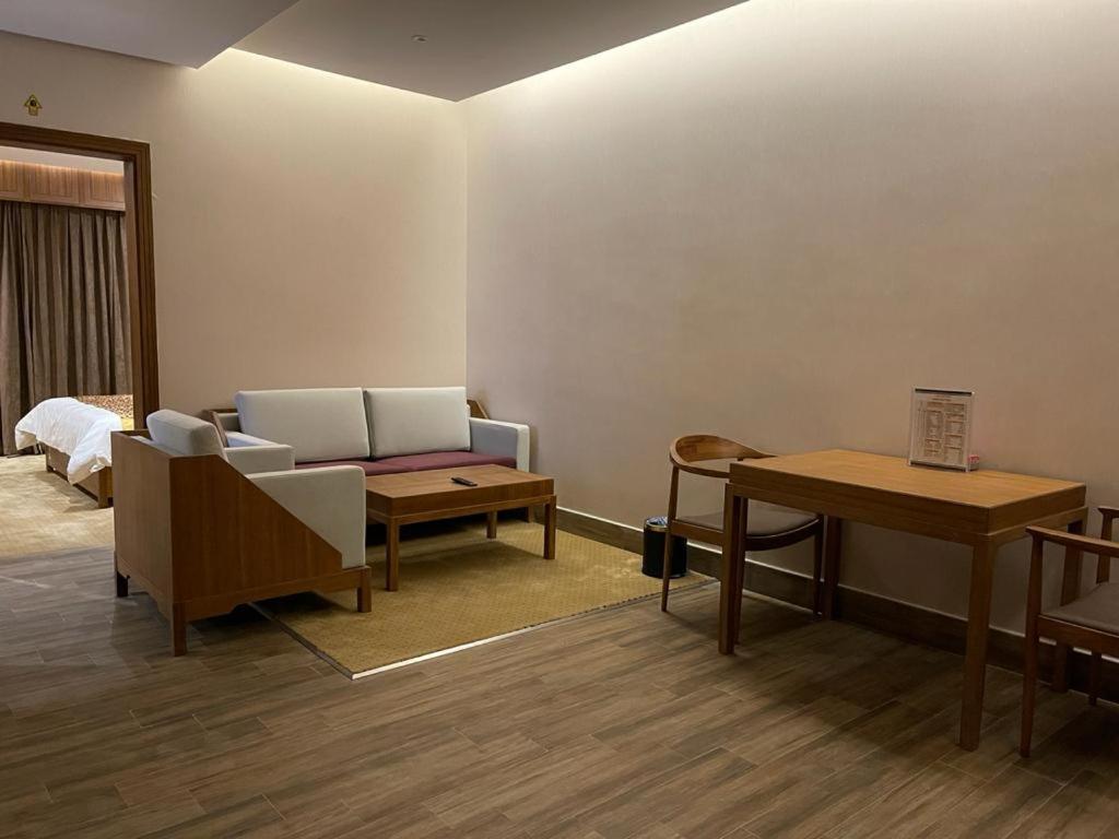 Hosta Hotel Suites photo 4