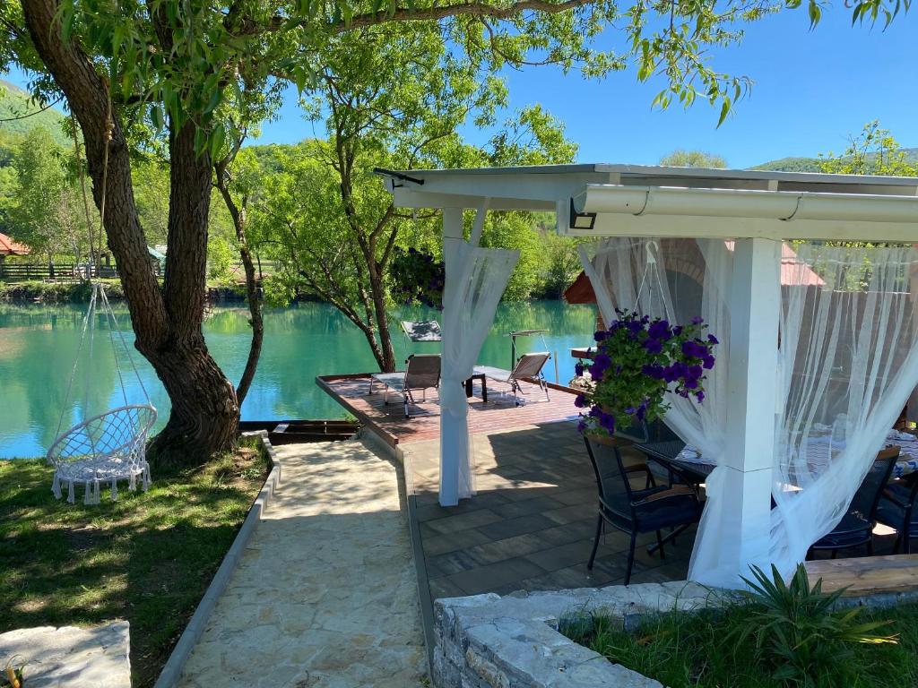 River Luxury House photo 2