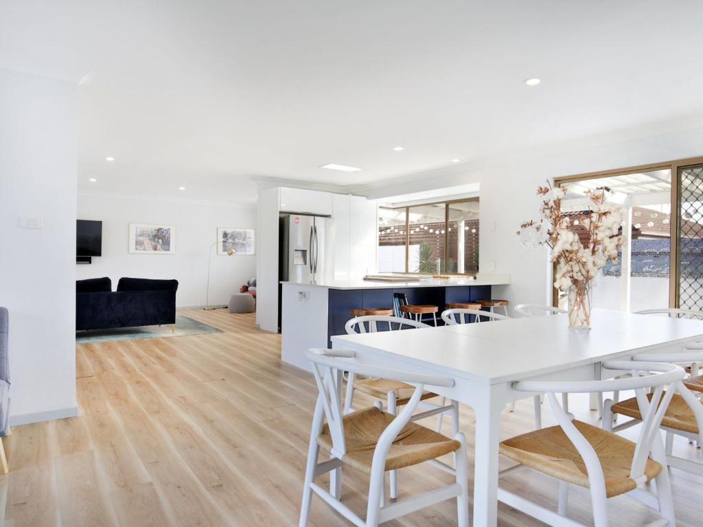 Meeseeks I Pet Friendly I 2 Mins Walk to Beach photo 3