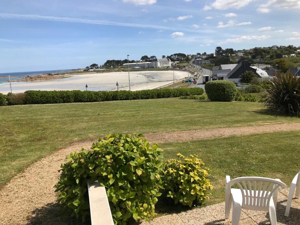 COTTAGE vue sur mer piscine photo 3