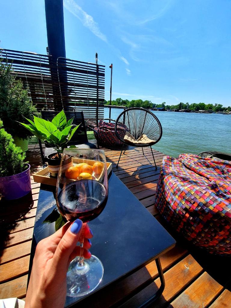 Monte Cristo villa on water photo 1