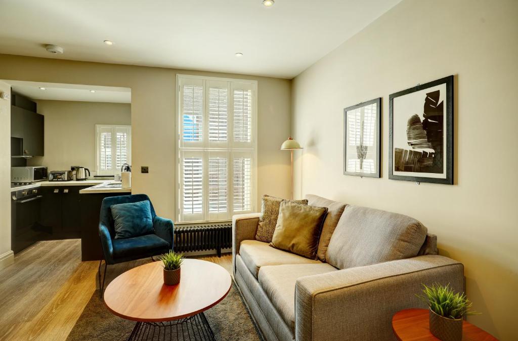 60 Manchester Road photo 3