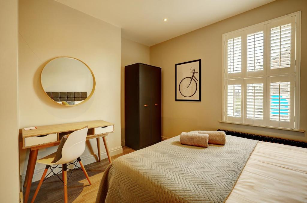 60 Manchester Road photo 4