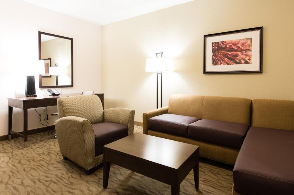 Holiday Inn Express & Suites Aiken, an IHG Hotel photo 4
