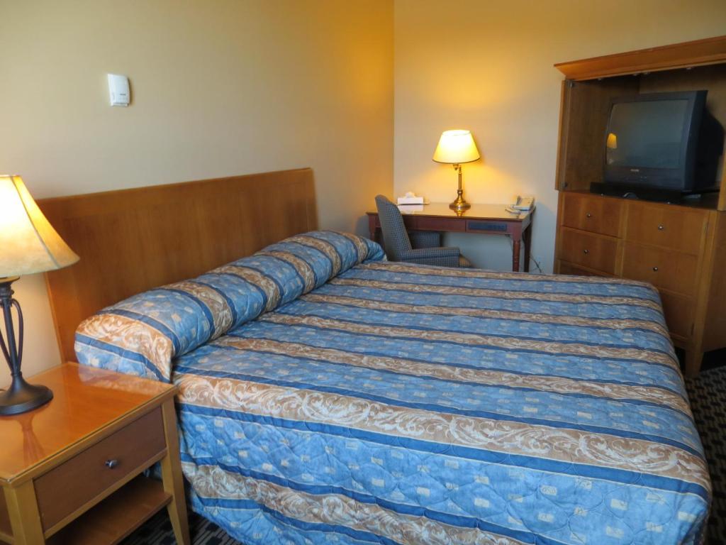 Athabasca Valley Inn & Suites photo 2