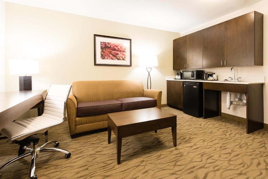Holiday Inn Express & Suites Aiken, an IHG Hotel - Tap to explore photos